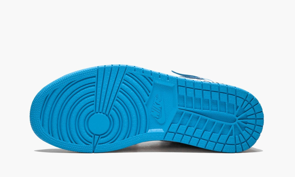 Air Jordan 1 Retro High Off-White – UNC